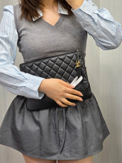 Chanel Quilted Leather Zip Pouch Clutch Bag (Pre-Owned)