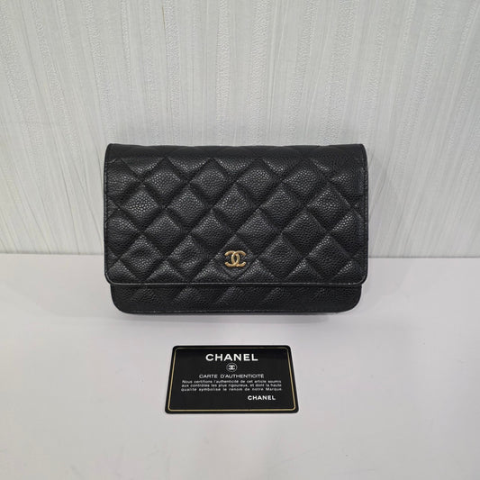 1 Chanel Classic Quilted Leather Long Wallet (Pre-Owned)