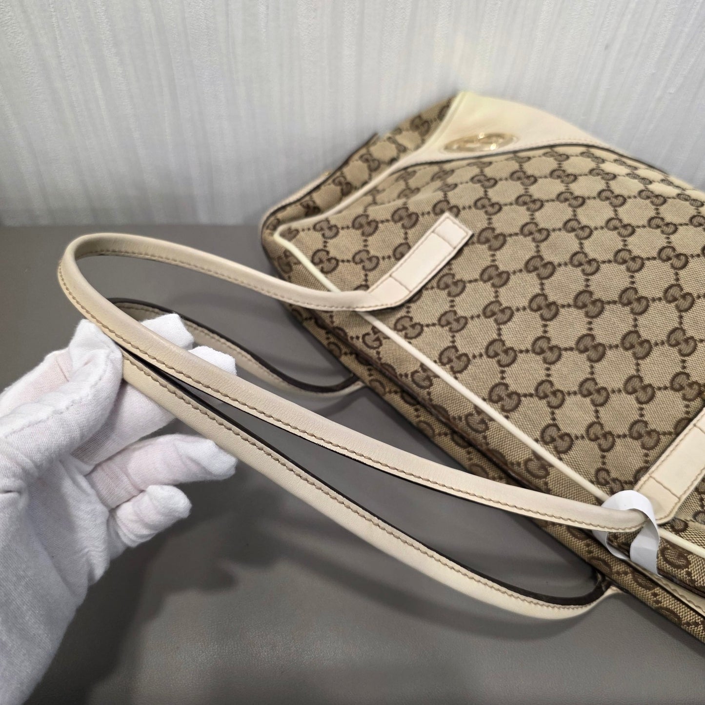 Gucci GG Canvas Shoulder Bag (Pre-Owned)