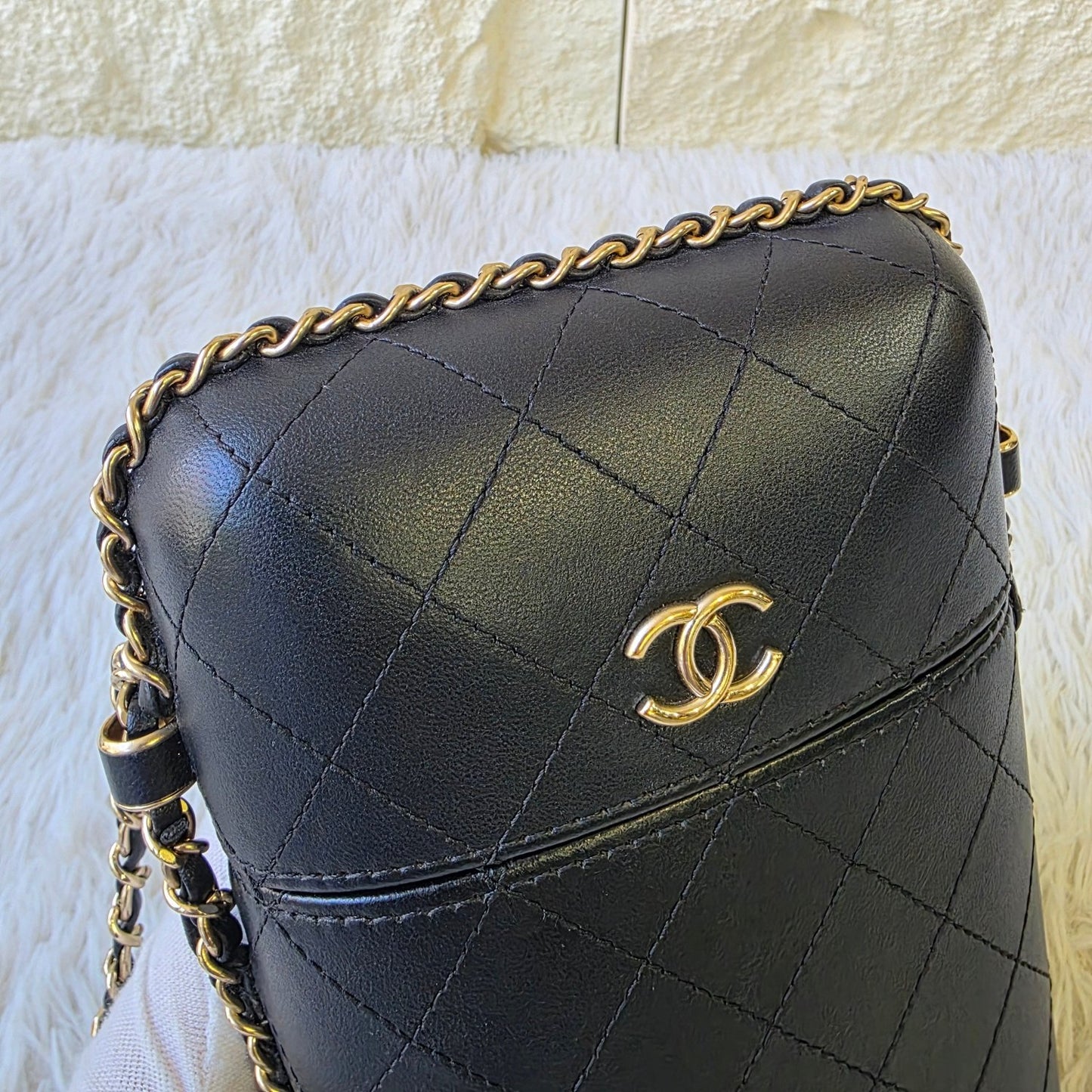Chanel Quilted Leather Phone Holder Chain Bag (Pre-Owned)
