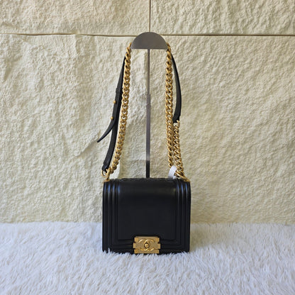 Chanel Boy Quilted Leather Chain Shoulder Bag (Pre-Owned)