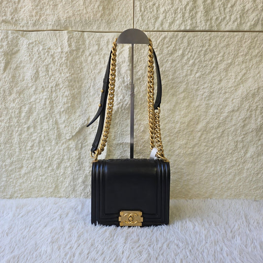 Chanel Boy Quilted Leather Chain Shoulder Bag (Pre-Owned)