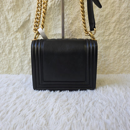 Chanel Boy Quilted Leather Chain Shoulder Bag (Pre-Owned)