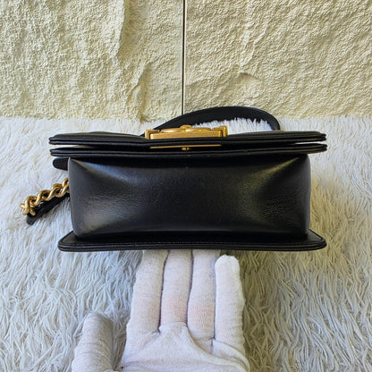 Chanel Boy Quilted Leather Chain Shoulder Bag (Pre-Owned)