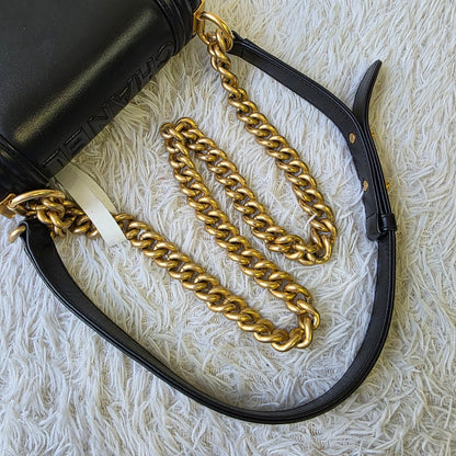 Chanel Boy Quilted Leather Chain Shoulder Bag (Pre-Owned)