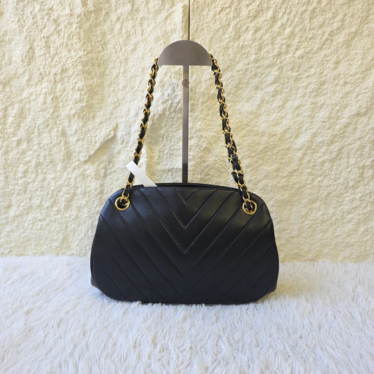 Chanel Chevron Quilted Leather Chain Shoulder Bag (Pre-Owned)