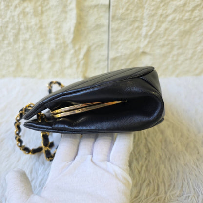 Chanel Chevron Quilted Leather Chain Shoulder Bag (Pre-Owned)