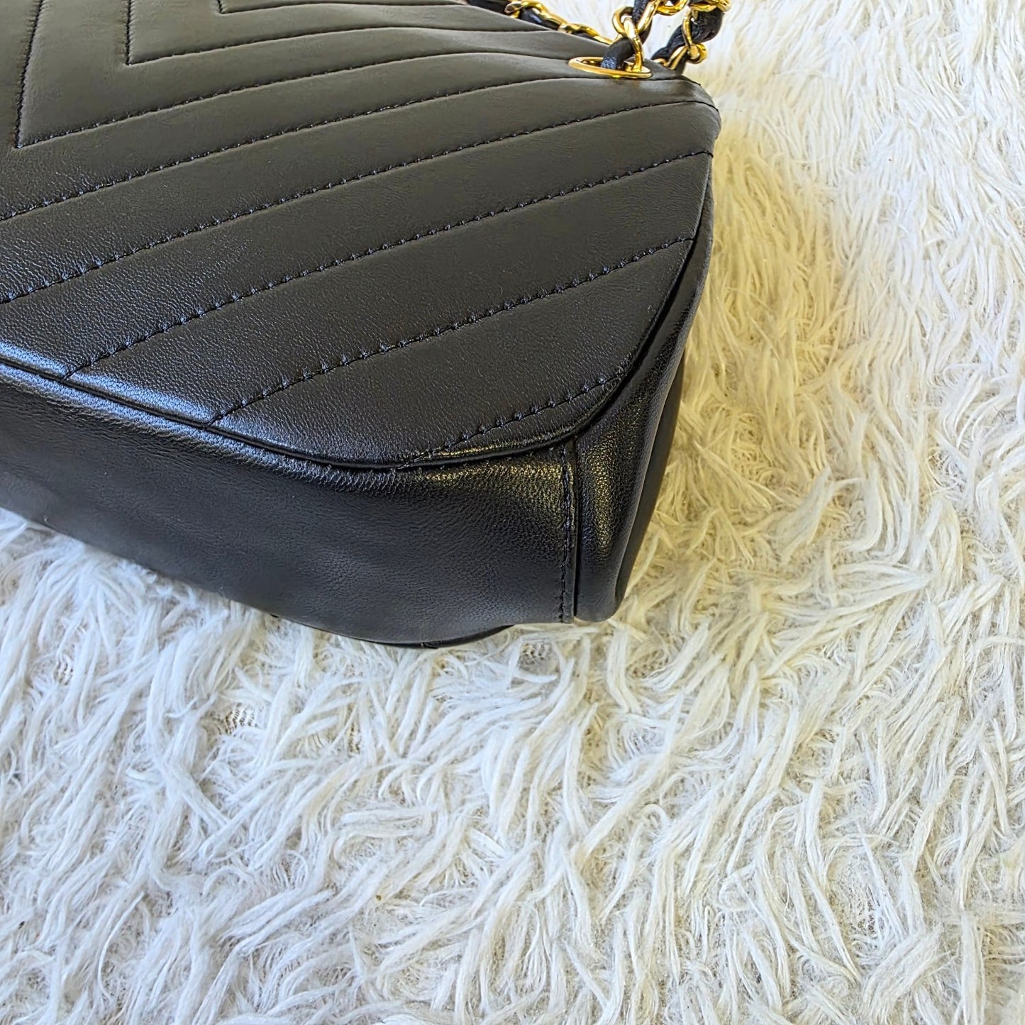 Chanel Chevron Quilted Leather Chain Shoulder Bag (Pre-Owned)