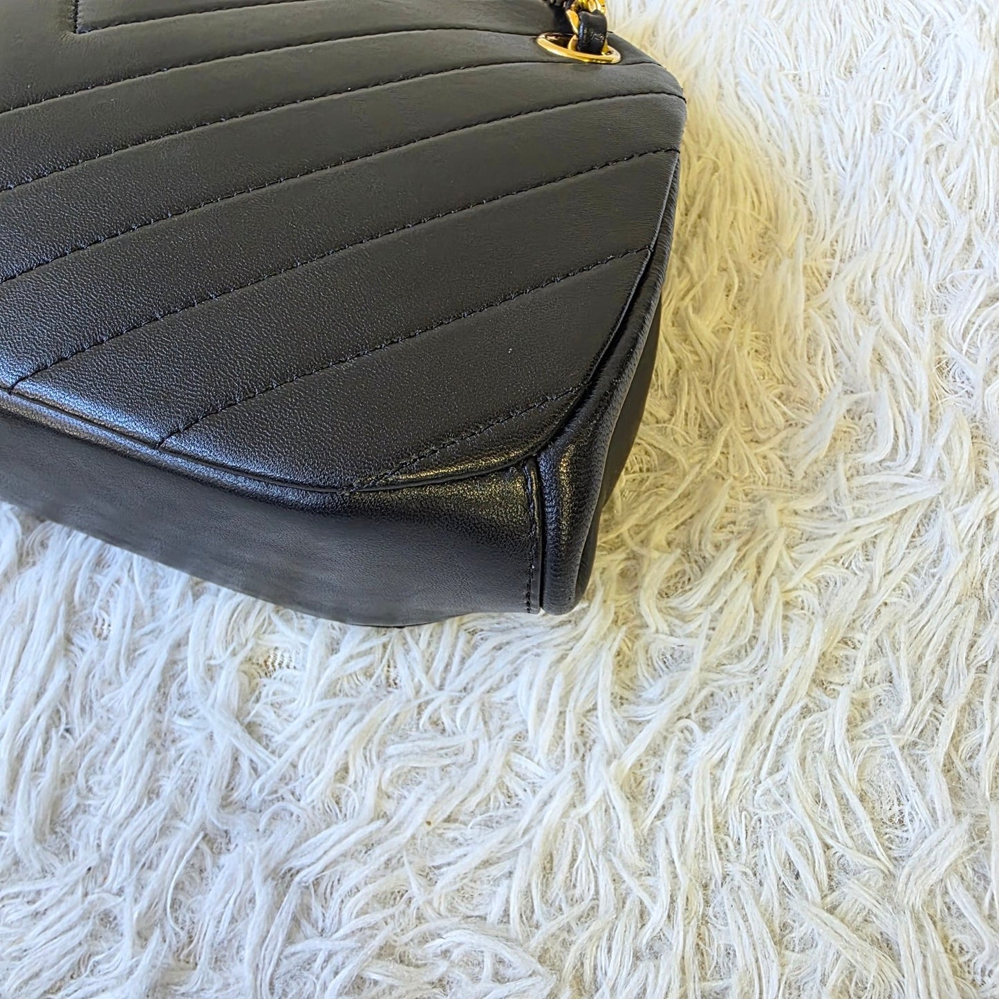 Chanel Chevron Quilted Leather Chain Shoulder Bag (Pre-Owned)