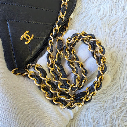 Chanel Chevron Quilted Leather Chain Shoulder Bag (Pre-Owned)