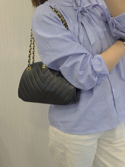 Chanel Chevron Quilted Leather Chain Shoulder Bag (Pre-Owned)