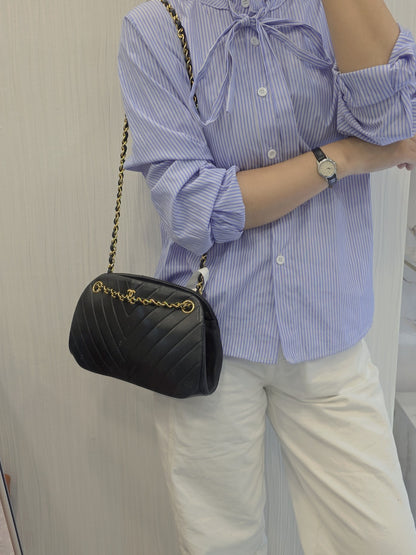 Chanel Chevron Quilted Leather Chain Shoulder Bag (Pre-Owned)
