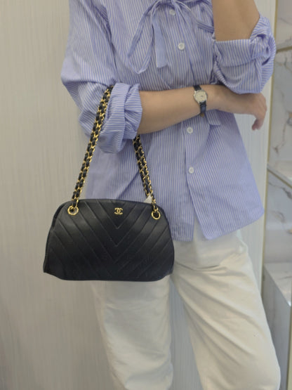 Chanel Chevron Quilted Leather Chain Shoulder Bag (Pre-Owned)