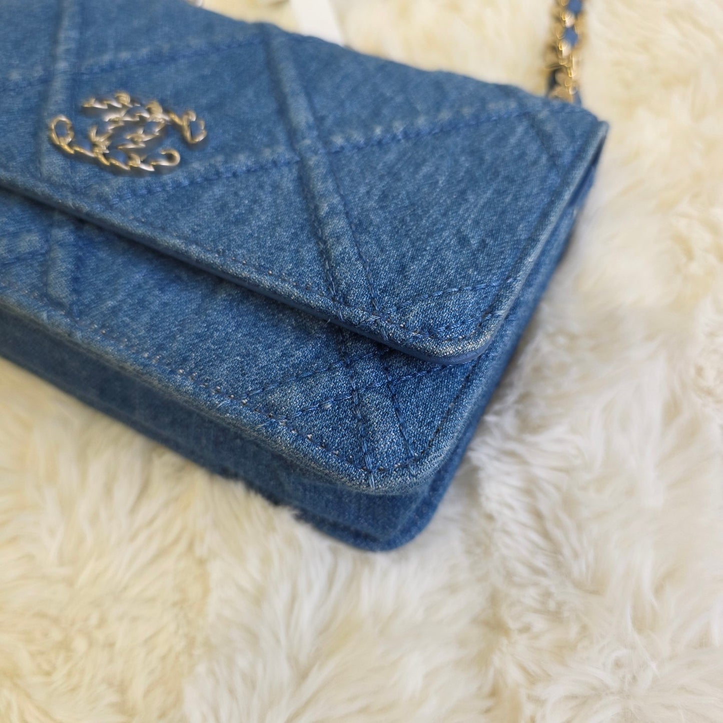 Chanel Denim 19 Chain Wallet Bag (Pre-Owned)
