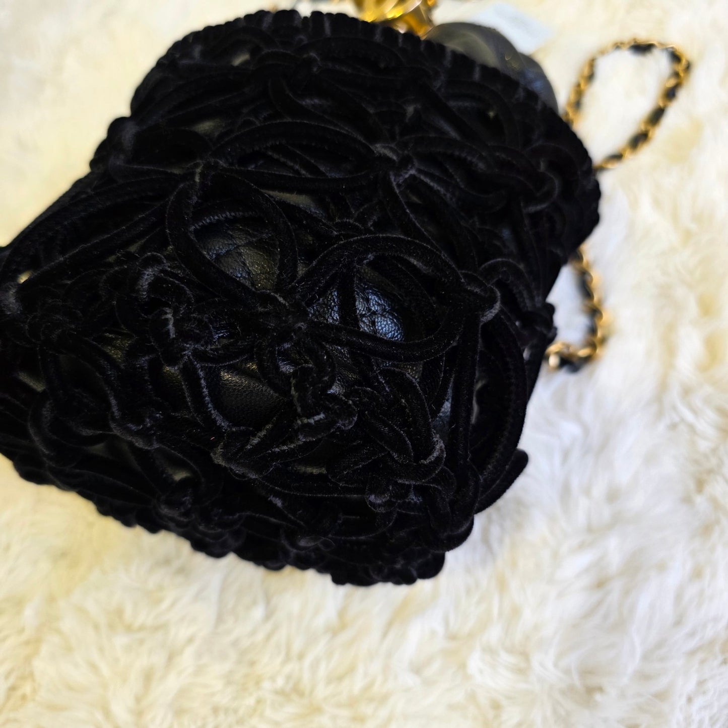 Chanel Quilted Leather Drawstring Bucket Bag (Pre-Owned)
