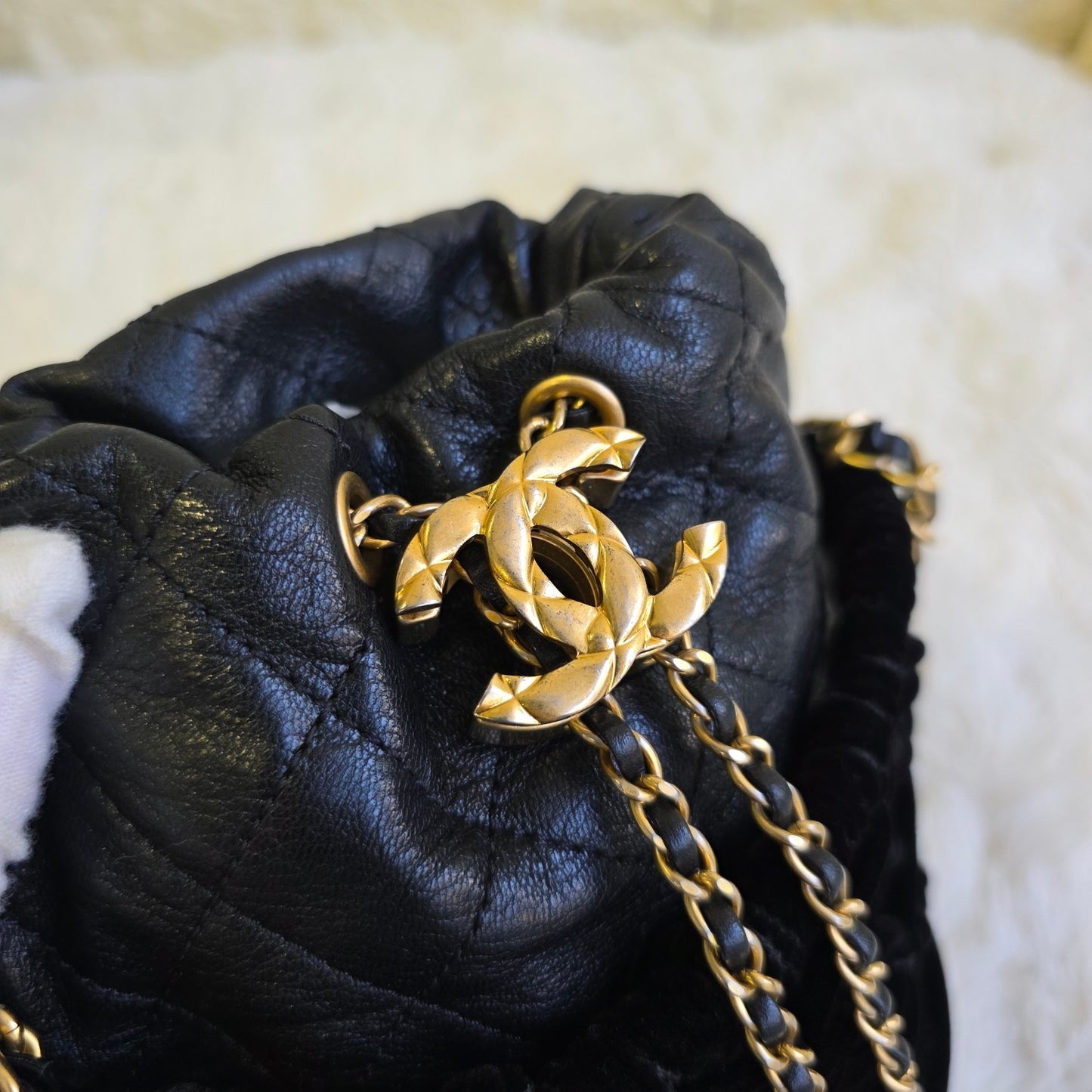 Chanel Quilted Leather Drawstring Bucket Bag (Pre-Owned)