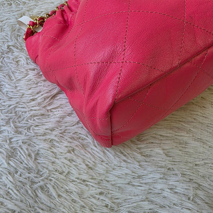 Chanel Quilted Leather Drawstring Bucket Bag (Pre-Owned)