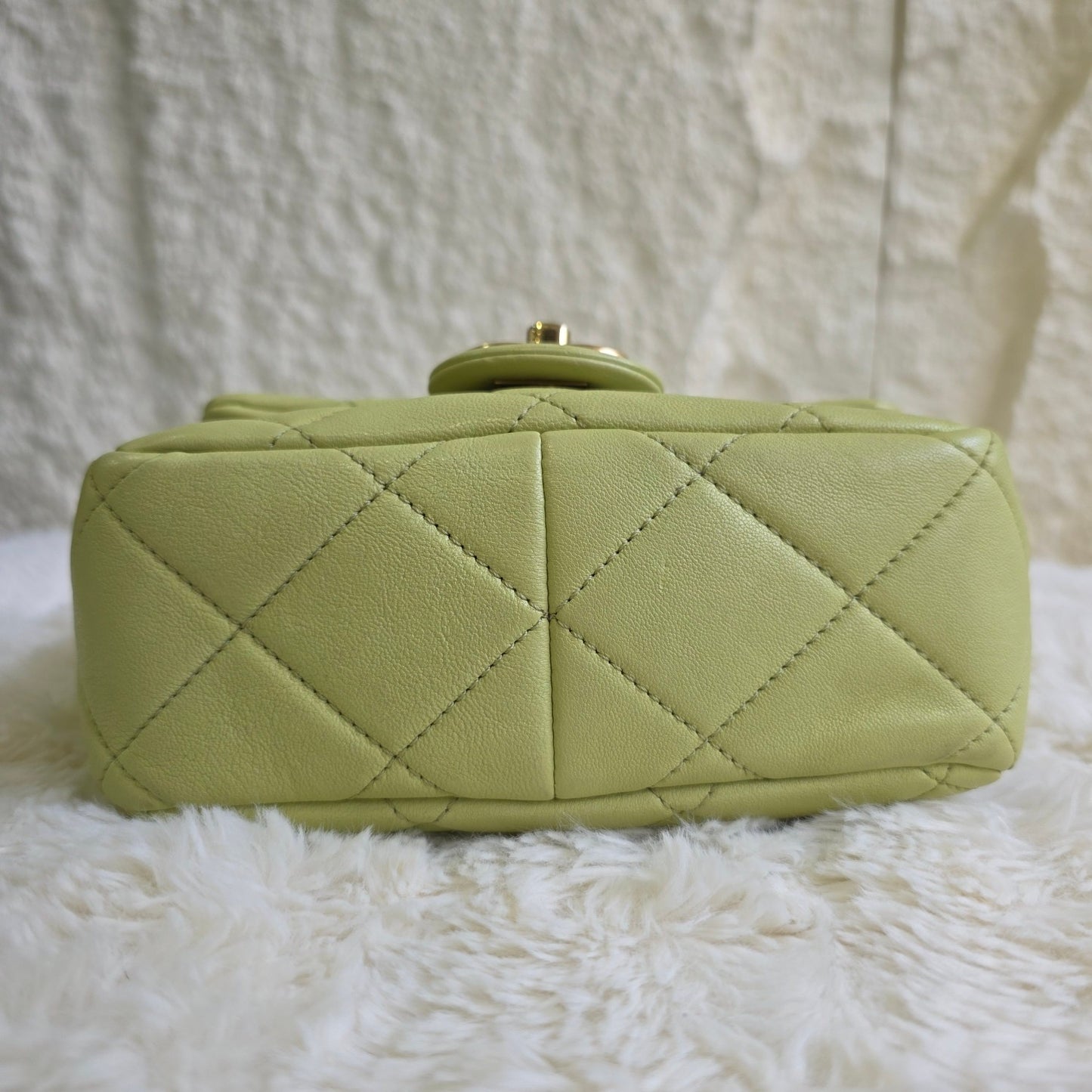 Chanel Quilted Leather Vanity Chain Bag (Pre-Owned)