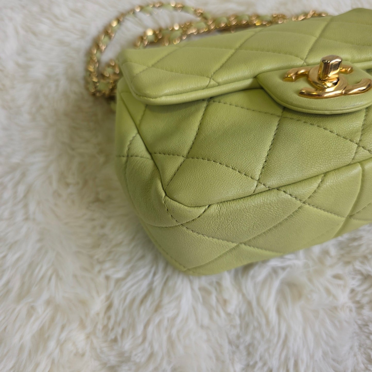 Chanel Quilted Leather Vanity Chain Bag (Pre-Owned)