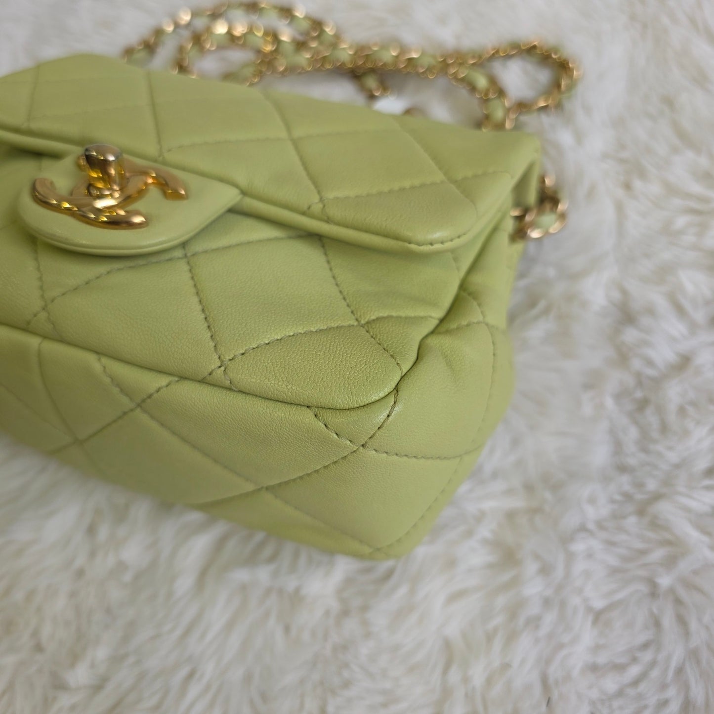 Chanel Quilted Leather Vanity Chain Bag (Pre-Owned)