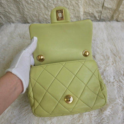 Chanel Quilted Leather Vanity Chain Bag (Pre-Owned)