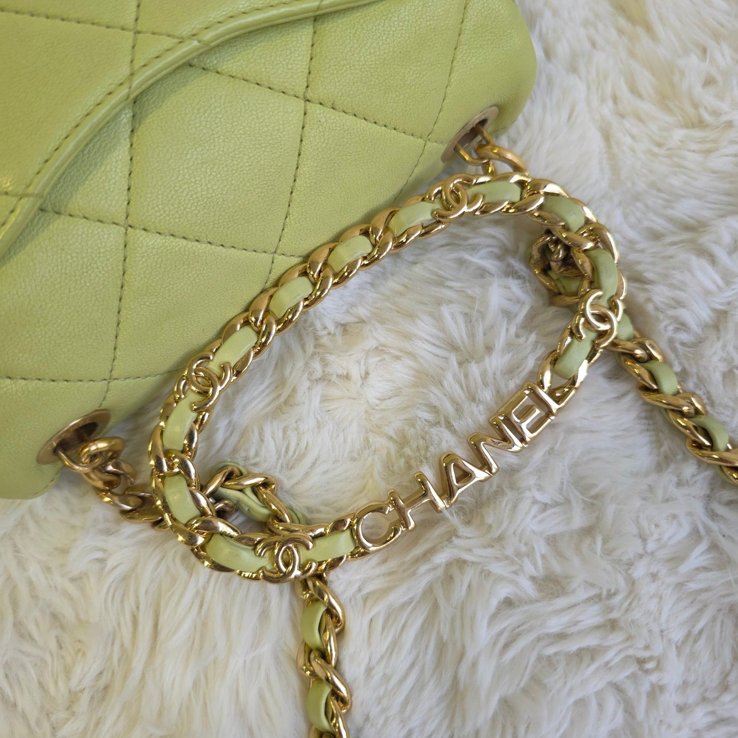 Chanel Quilted Leather Vanity Chain Bag (Pre-Owned)