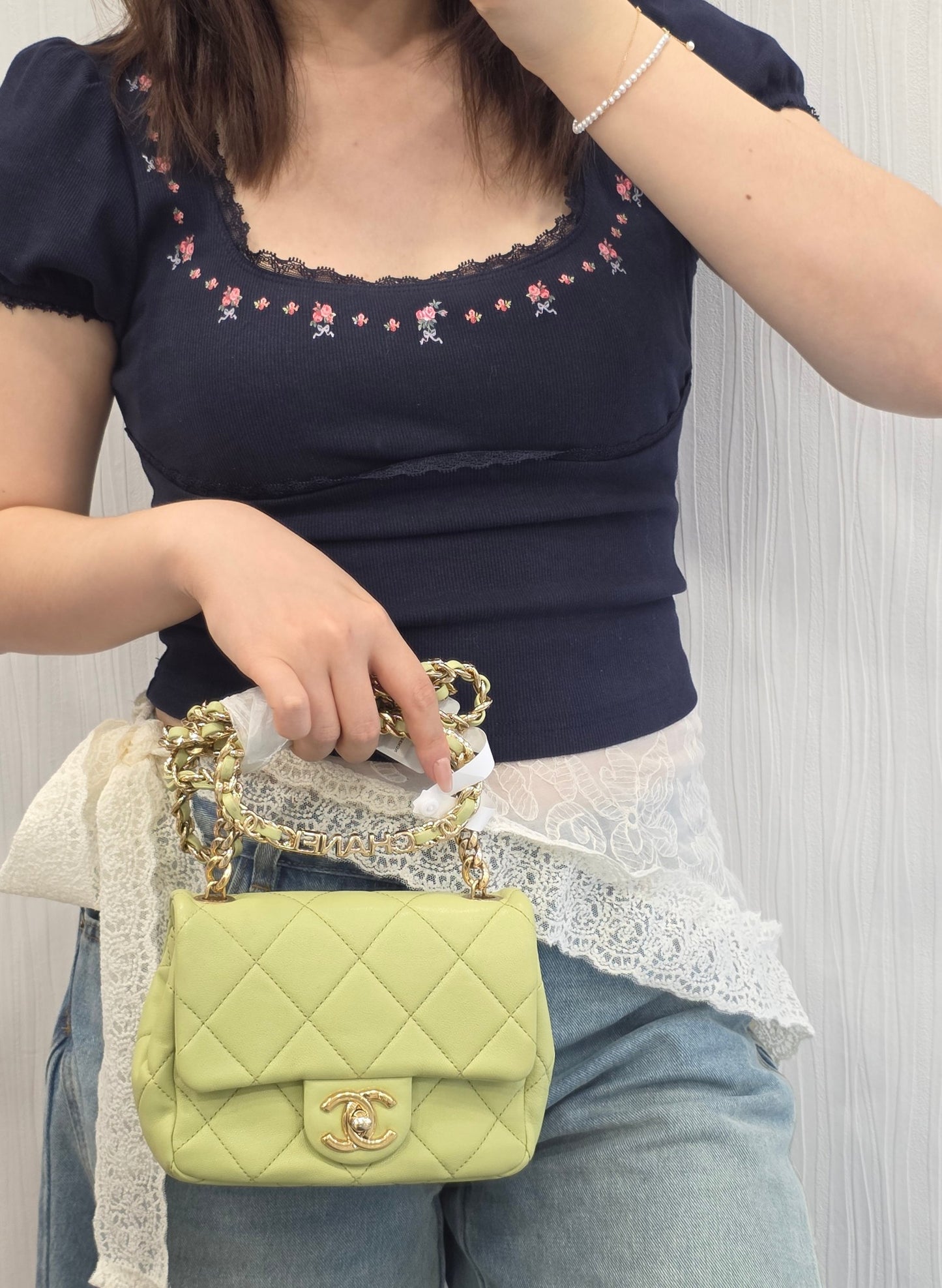 Chanel Quilted Leather Vanity Chain Bag (Pre-Owned)