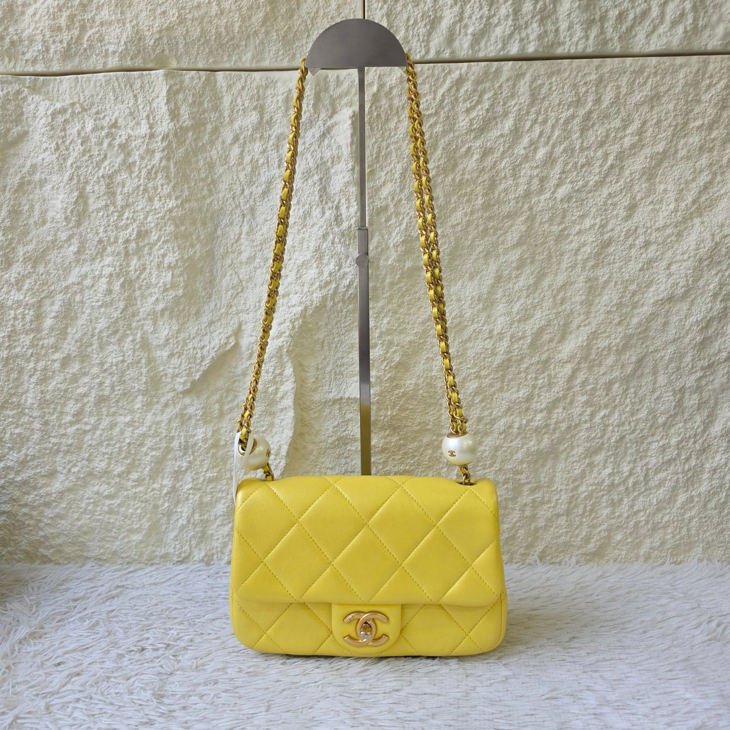 Chanel Quilted Leather Chain Shoulder Bag (Pre-Owned)