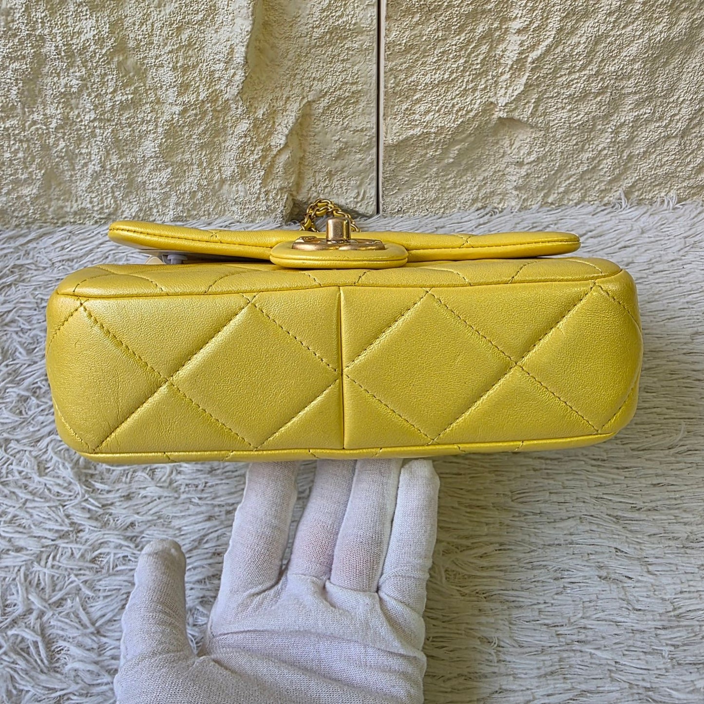Chanel Quilted Leather Chain Shoulder Bag (Pre-Owned)