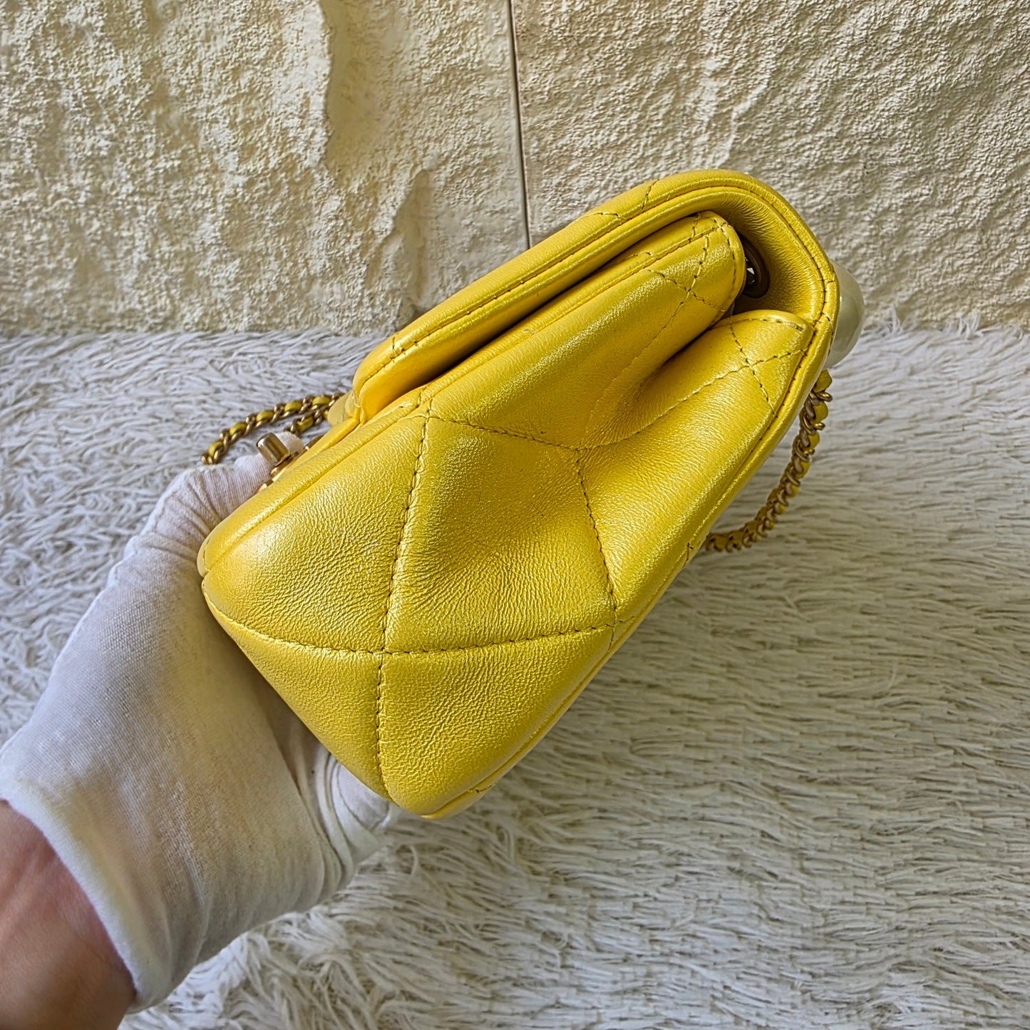 Chanel Quilted Leather Chain Shoulder Bag (Pre-Owned)
