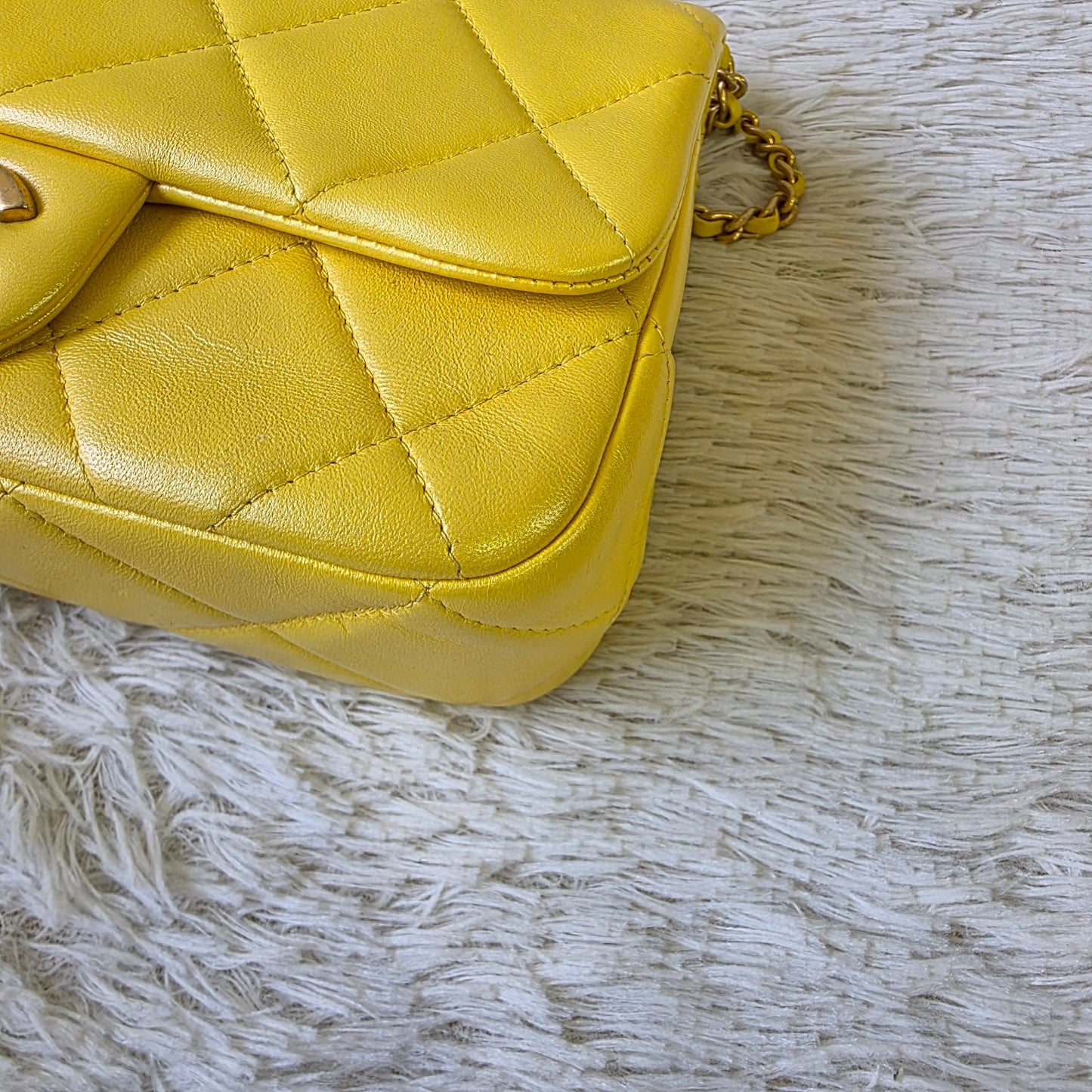 Chanel Quilted Leather Chain Shoulder Bag (Pre-Owned)
