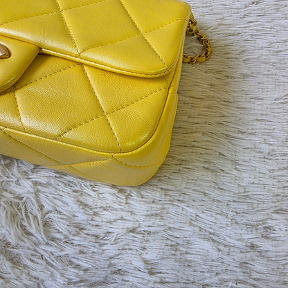 Chanel Quilted Leather Chain Shoulder Bag (Pre-Owned)