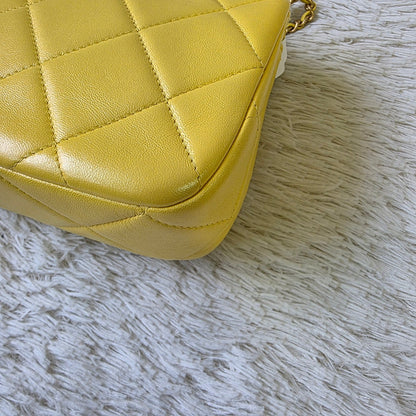 Chanel Quilted Leather Chain Shoulder Bag (Pre-Owned)