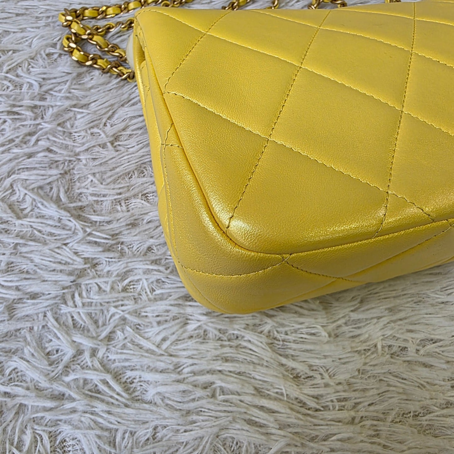 Chanel Quilted Leather Chain Shoulder Bag (Pre-Owned)