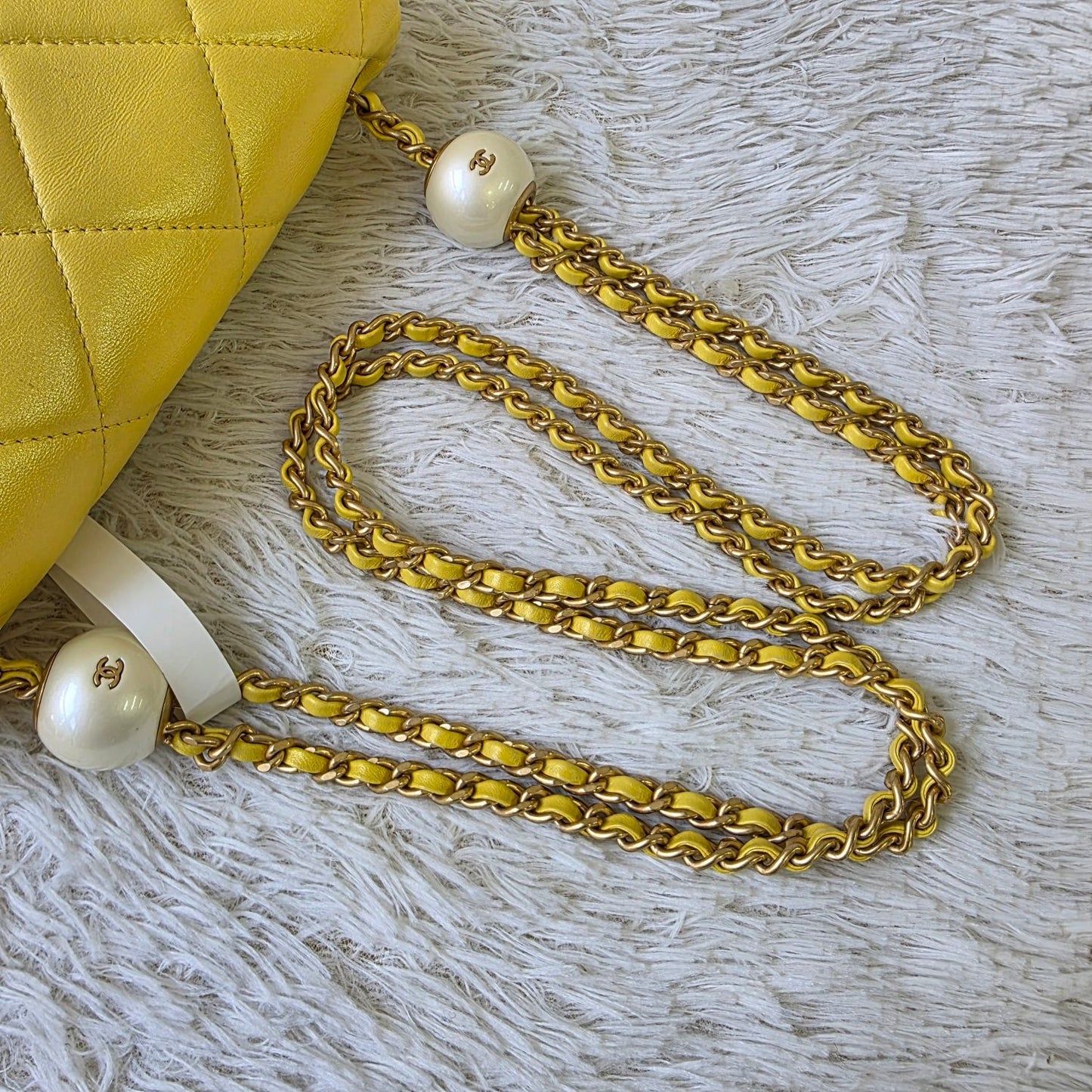 Chanel Quilted Leather Chain Shoulder Bag (Pre-Owned)