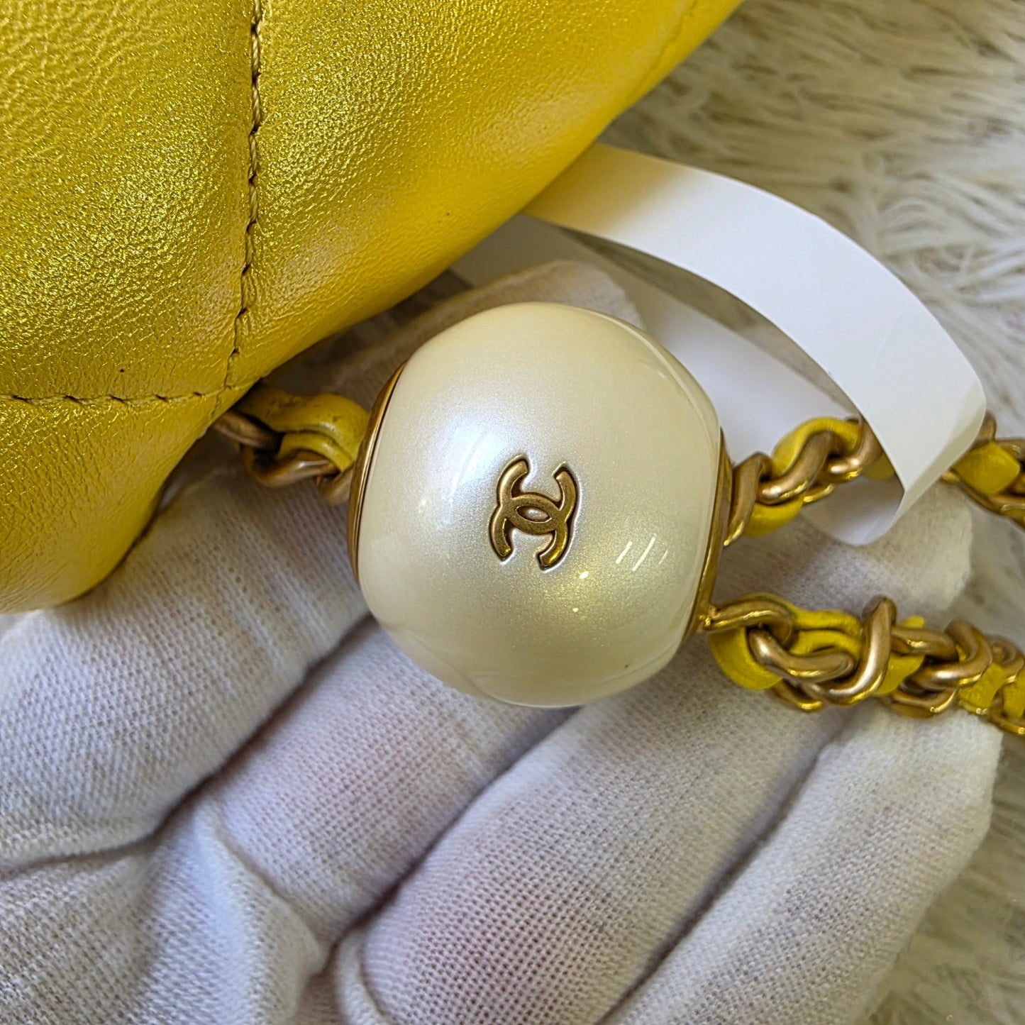 Chanel Quilted Leather Chain Shoulder Bag (Pre-Owned)
