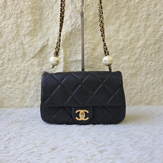 Chanel Quilted Leather Mini Chain Shoulder Bag (Pre-Owned)