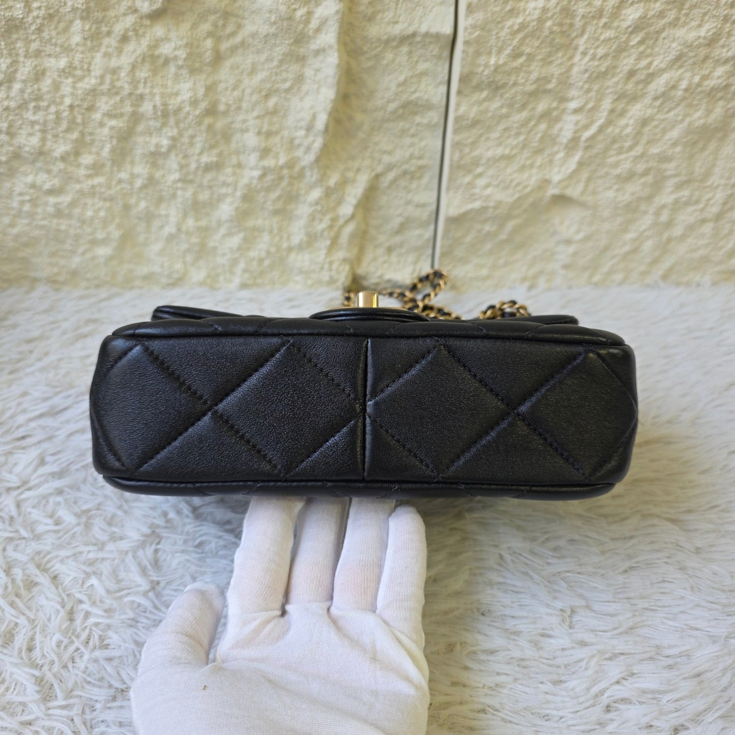 Chanel Quilted Leather Mini Chain Shoulder Bag (Pre-Owned)