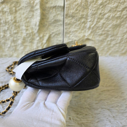 Chanel Quilted Leather Mini Chain Shoulder Bag (Pre-Owned)
