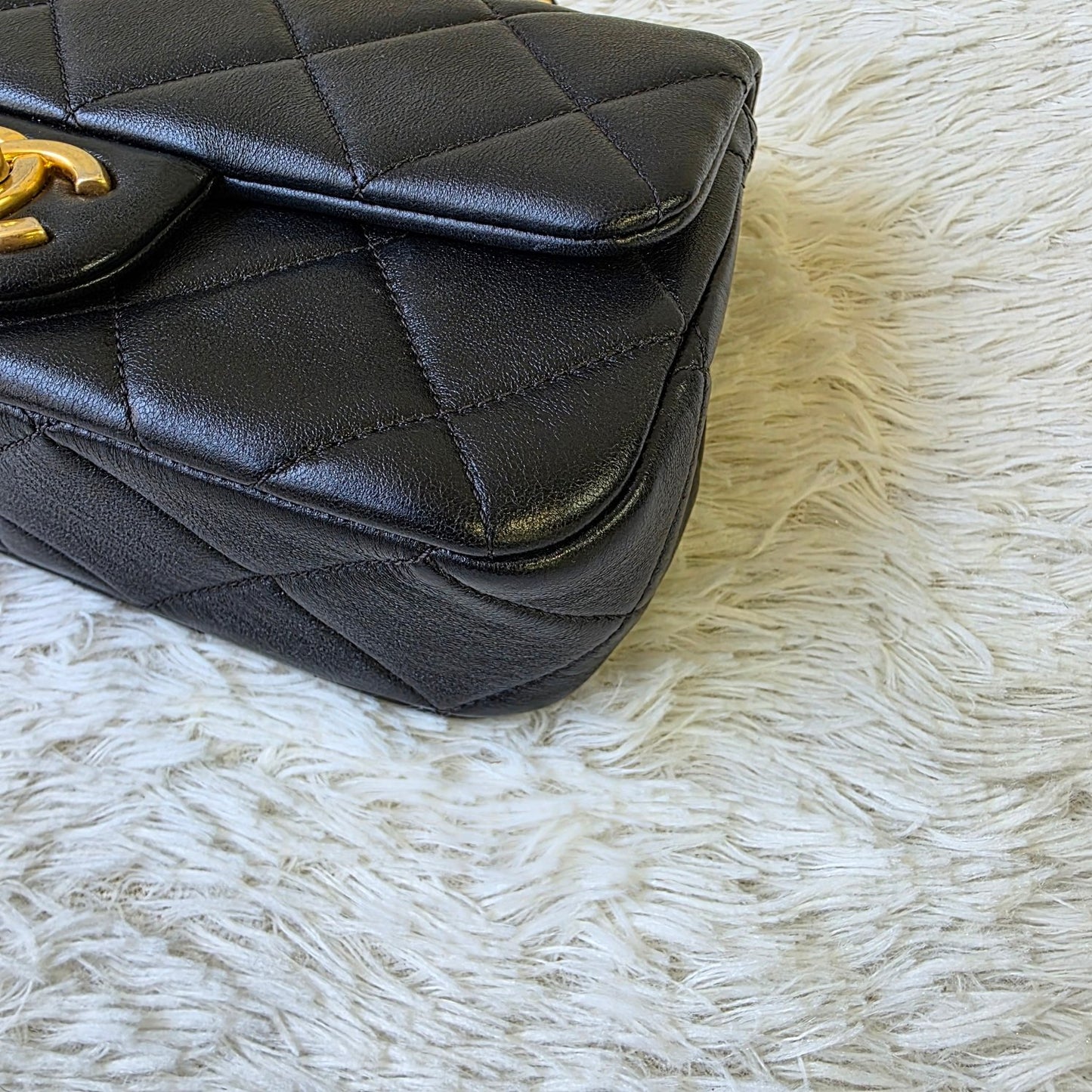 Chanel Quilted Leather Mini Chain Shoulder Bag (Pre-Owned)