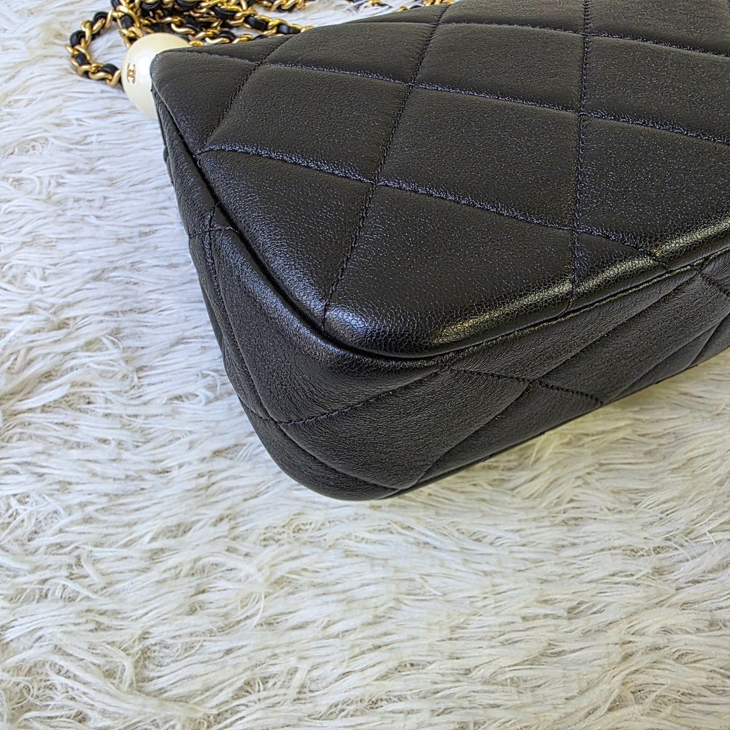 Chanel Quilted Leather Mini Chain Shoulder Bag (Pre-Owned)