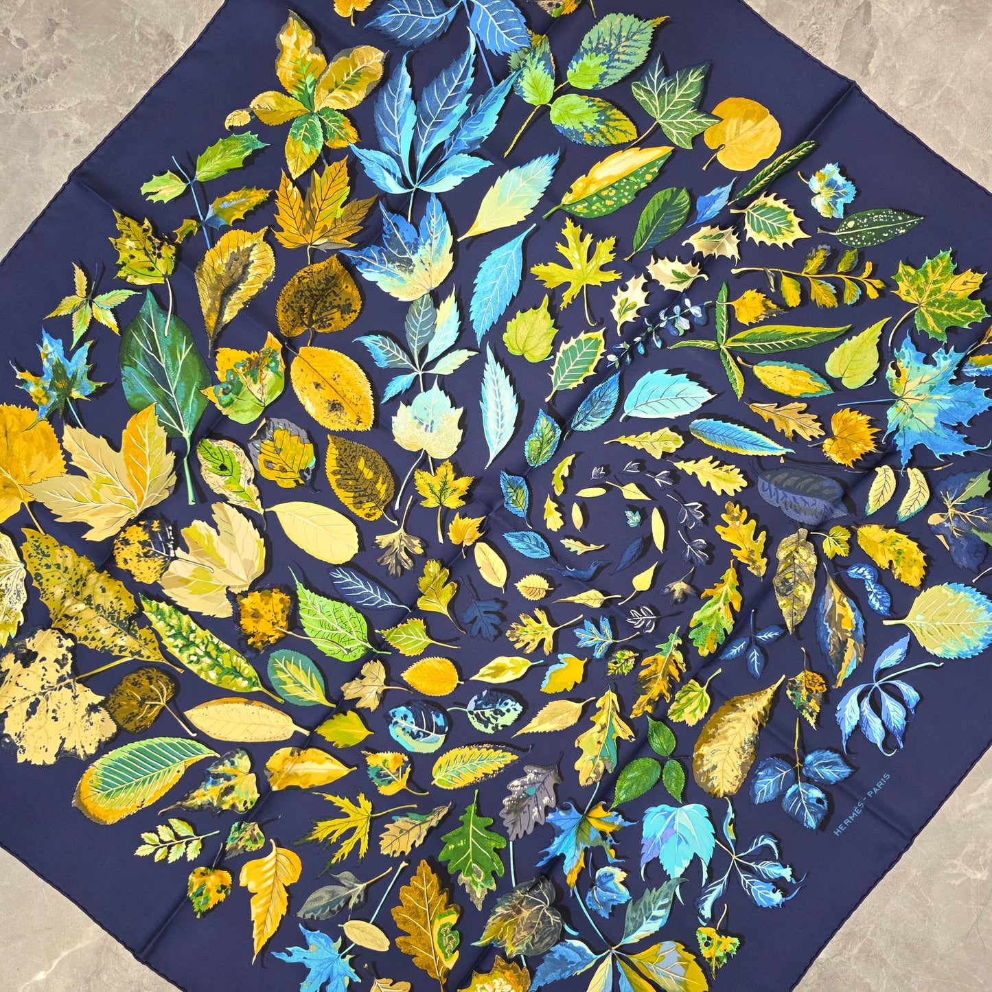 Hermès 90 Scarf "Tourbilion" [Pre-Owned]
