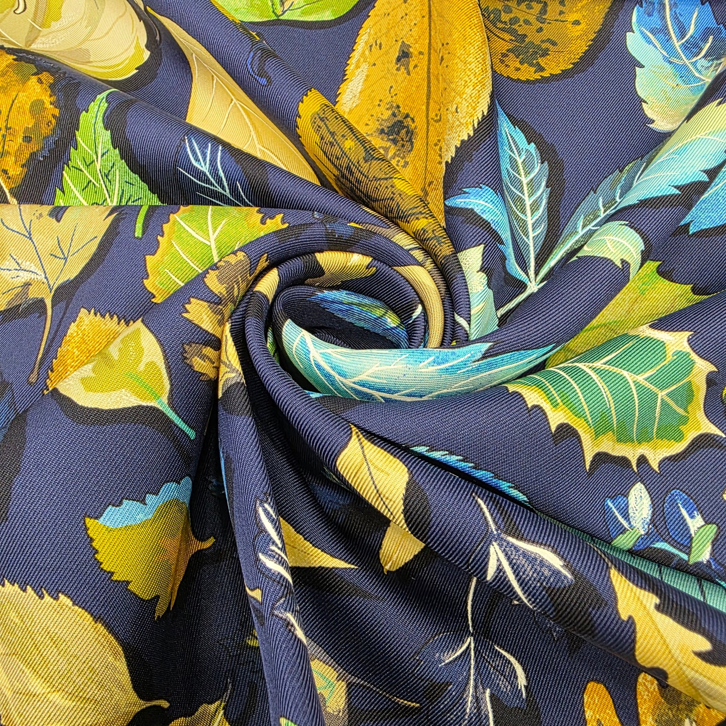 Hermès 90 Scarf "Tourbilion" [Pre-Owned]