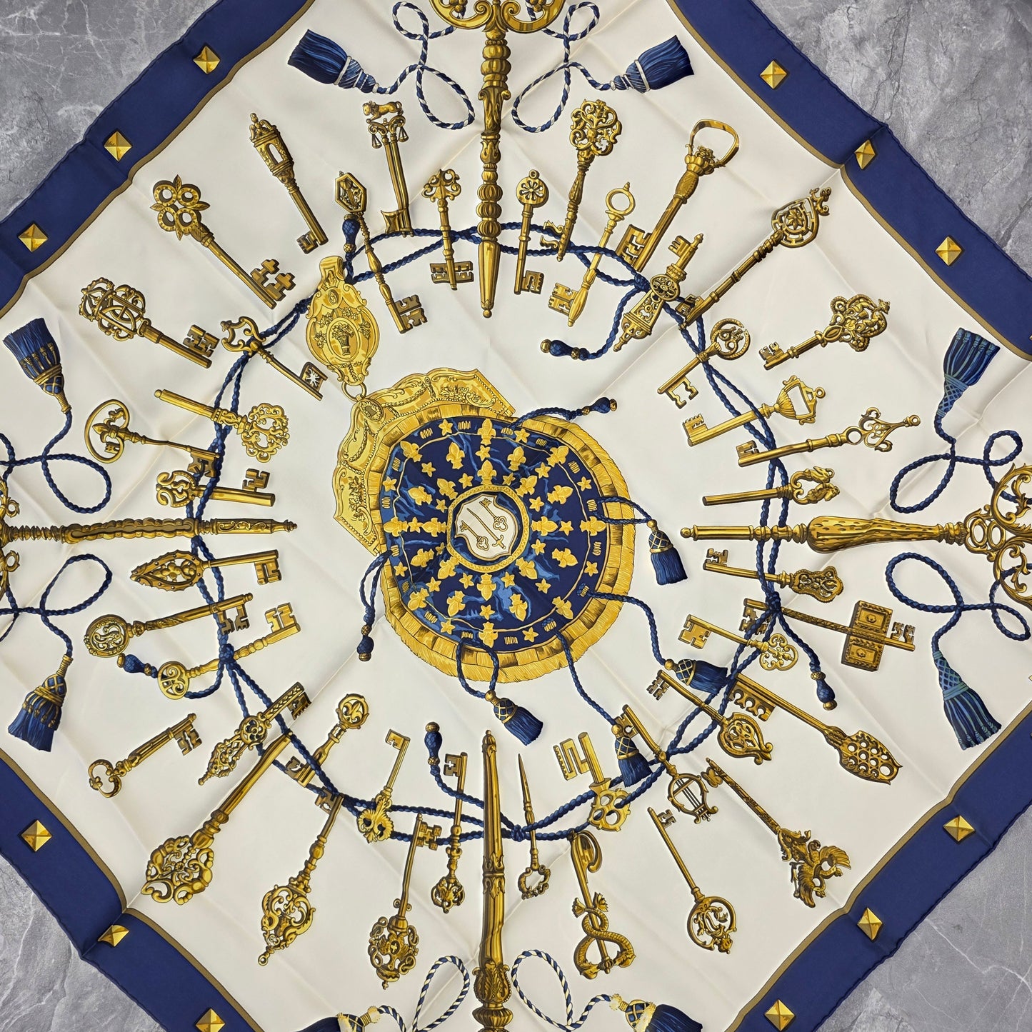 Hermès 90 Scarf "Les Clefs" [Pre-Owned]