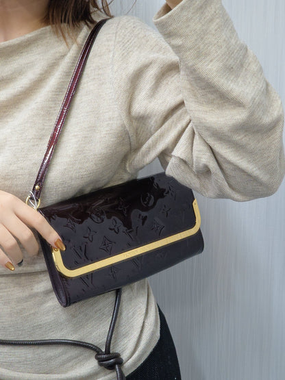 Louis Vuitton Patent Shoulder Bag (Pre-owned)