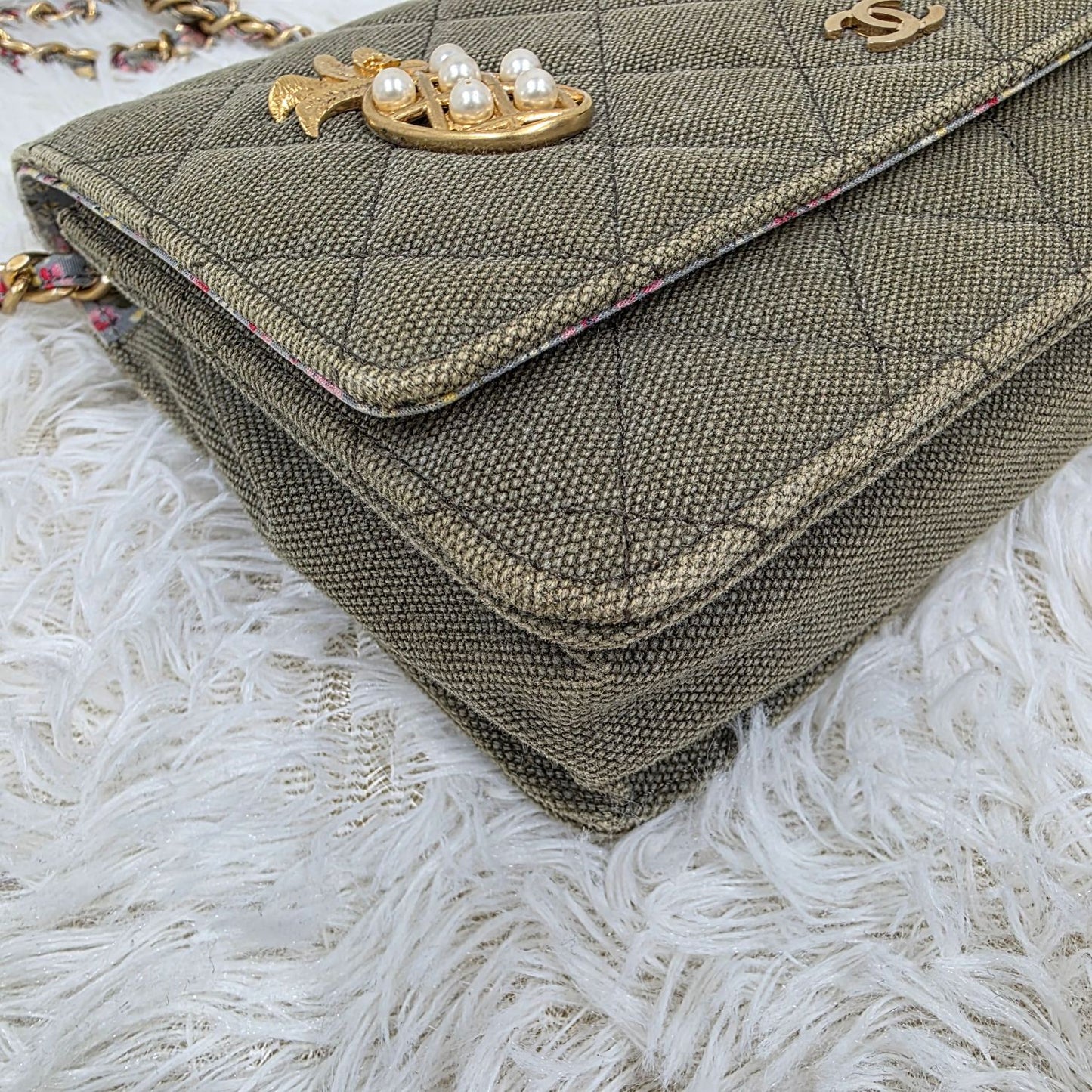 CHANEL Chained Shoulder Bag (Pre-owned)