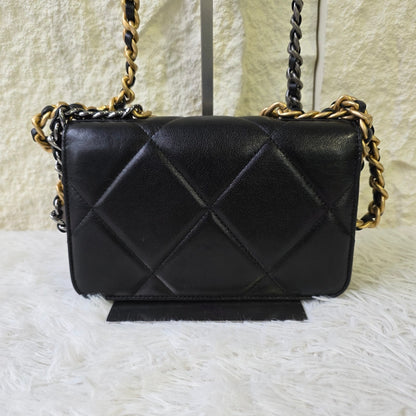 CHANEL Chained Shoulder Bag (Pre-owned)