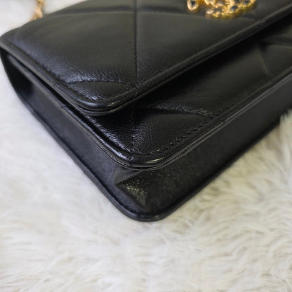 CHANEL Chained Shoulder Bag (Pre-owned)
