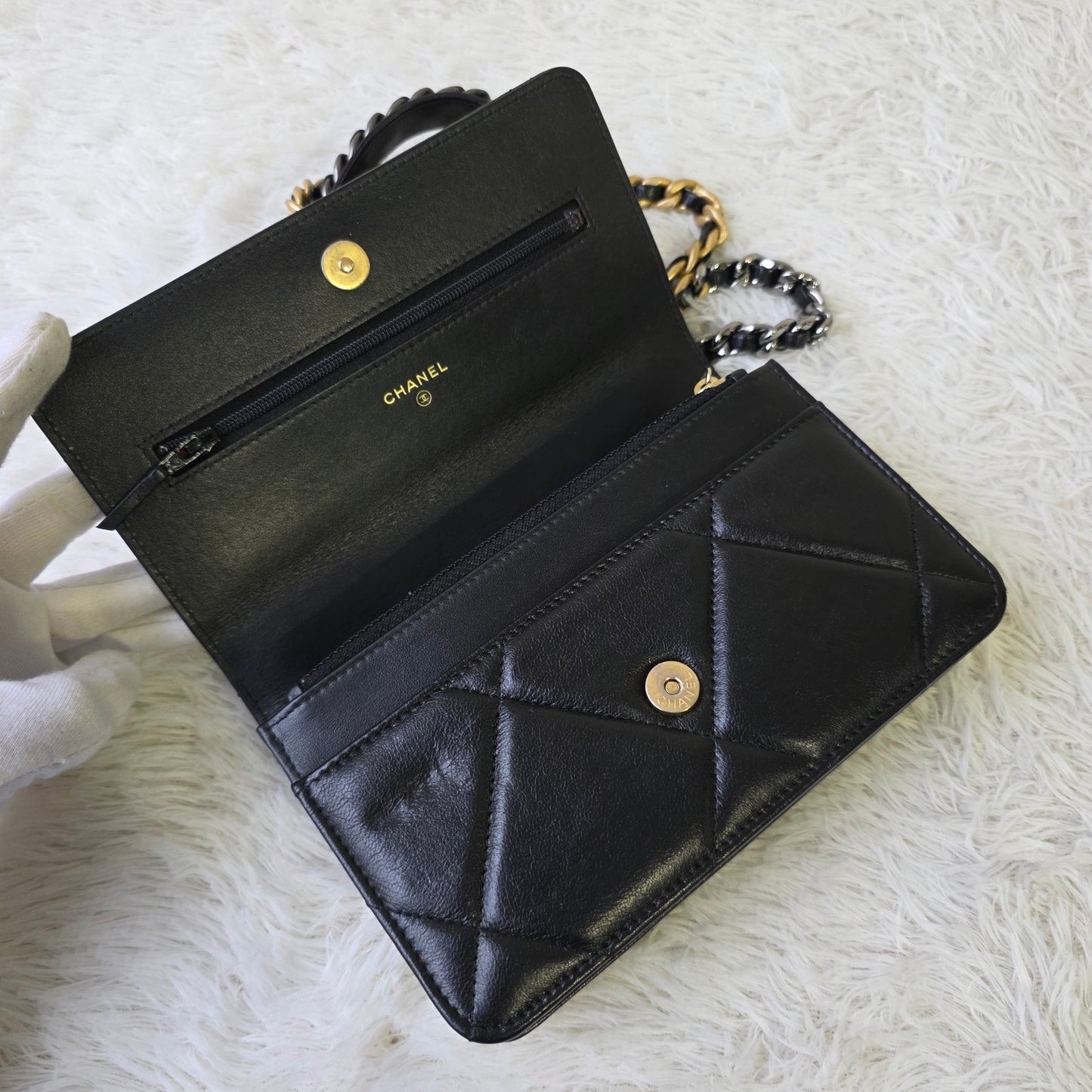 CHANEL Chained Shoulder Bag (Pre-owned)
