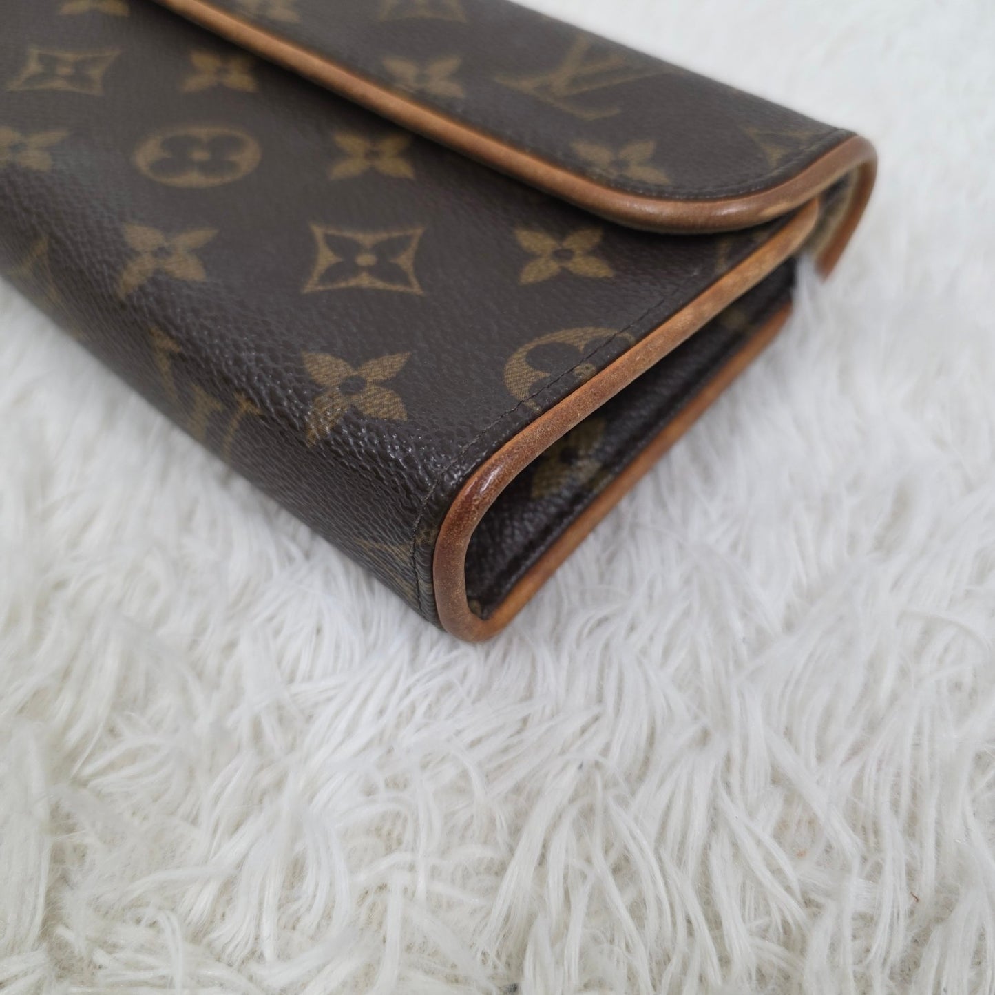 Louis Vuitton Monogram Crossbody Bag (Pre-owned)